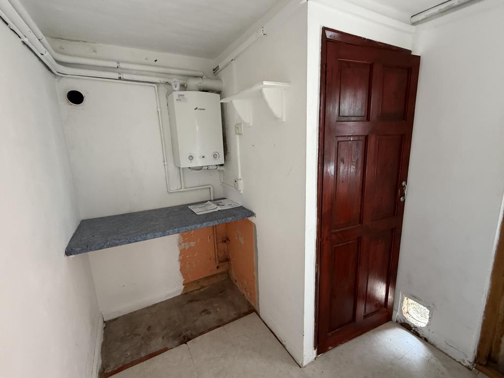 Lot: 11 - HOUSE IN NEED OF IMPROVEMENT - Utility Room in Semi in Wealden Village